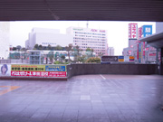 2.そのまま直進し踊り場へ