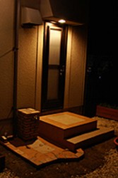 夜の光に照らされ、キレイな 雰囲気を醸し出しています。