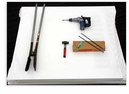 地面に柱立てに必要な道具